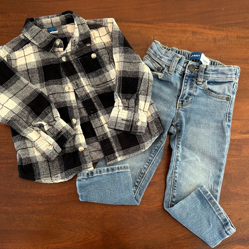 2T Old Navy Plaid Shirt and Jeans Set
